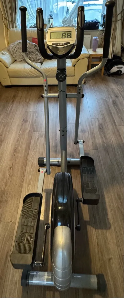Cross Trainer / Elliptical Machine - Image 3