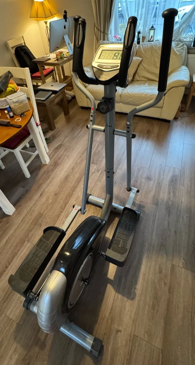 Cross Trainer / Elliptical Machine - Image 4