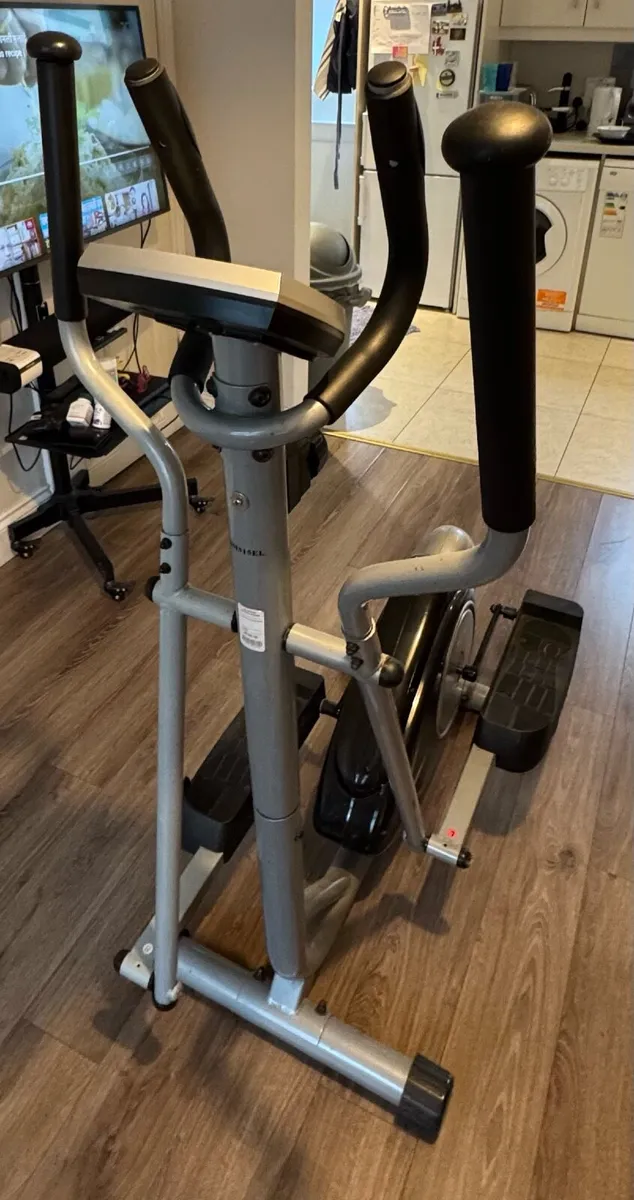 Cross Trainer / Elliptical Machine - Image 2