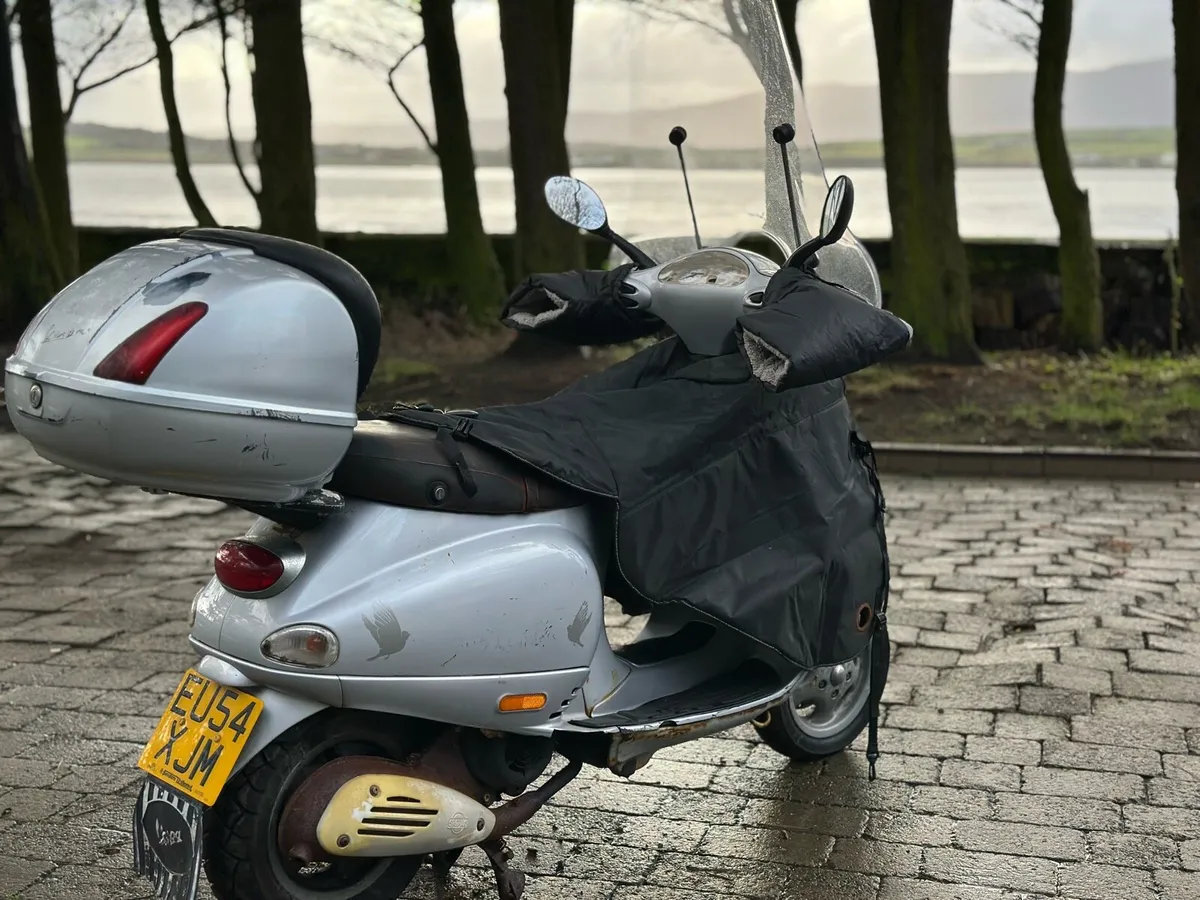 Vespa Piaggio 125 Scooter - Image 4