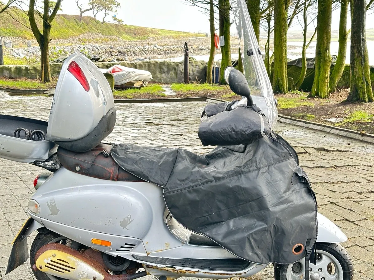 Vespa Piaggio 125 Scooter - Image 2