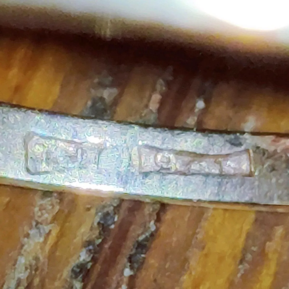 HUGGING ARMS, 9CT Yellow Gold Vintage Signet Ring - Image 2