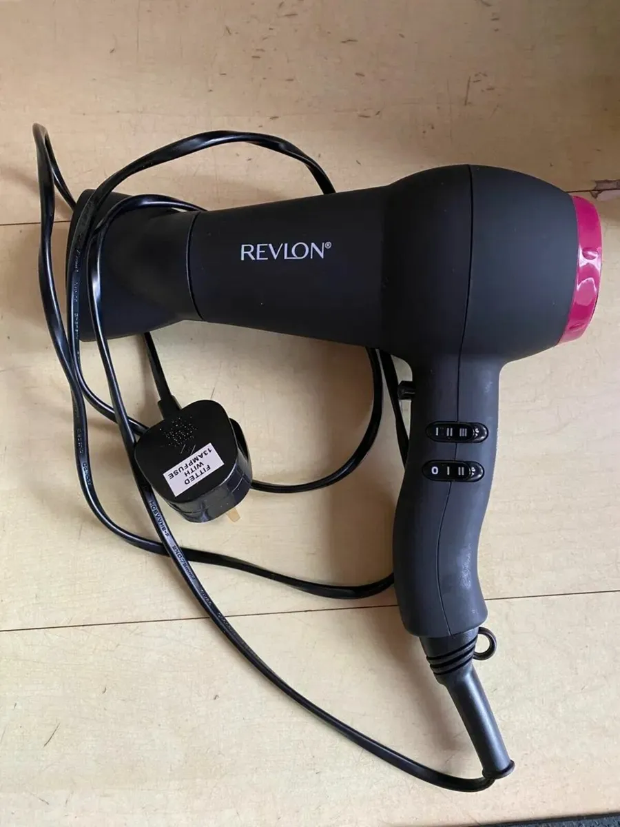 Revlon Hairdryer 2000 Watts with Hanging Loop - Image 1