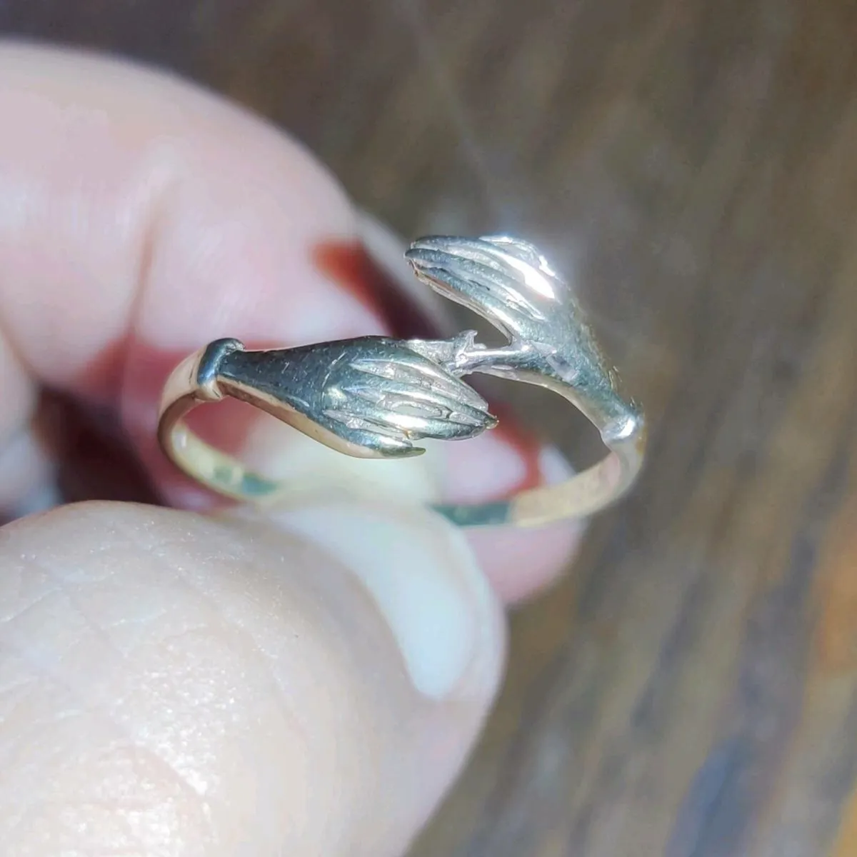 HUGGING ARMS, 9CT Yellow Gold Vintage Signet Ring - Image 1