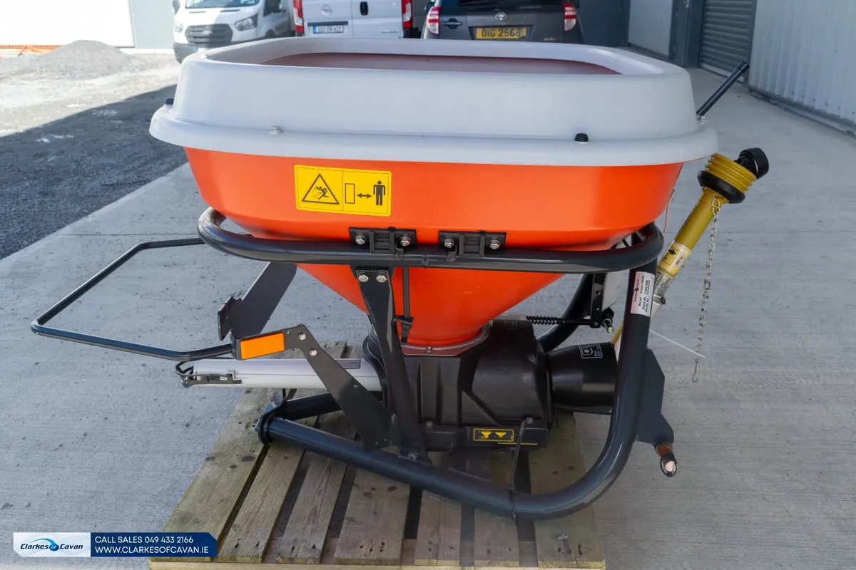 New Kubota VS500 Fertiliser Spreader - Image 4