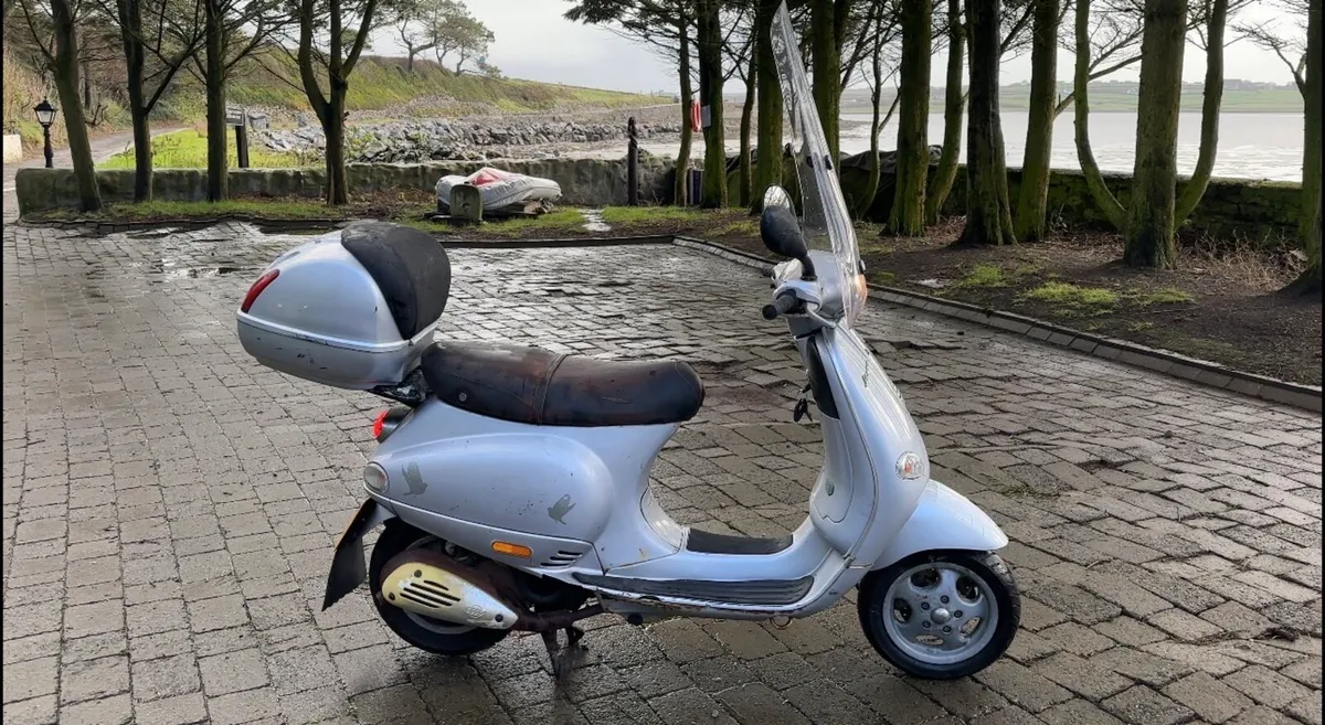 Vespa Piaggio 125 Scooter - Image 1