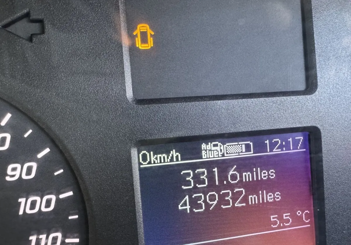 2020 Mercedes-Benz Sprinter Luton Box Van - Image 2