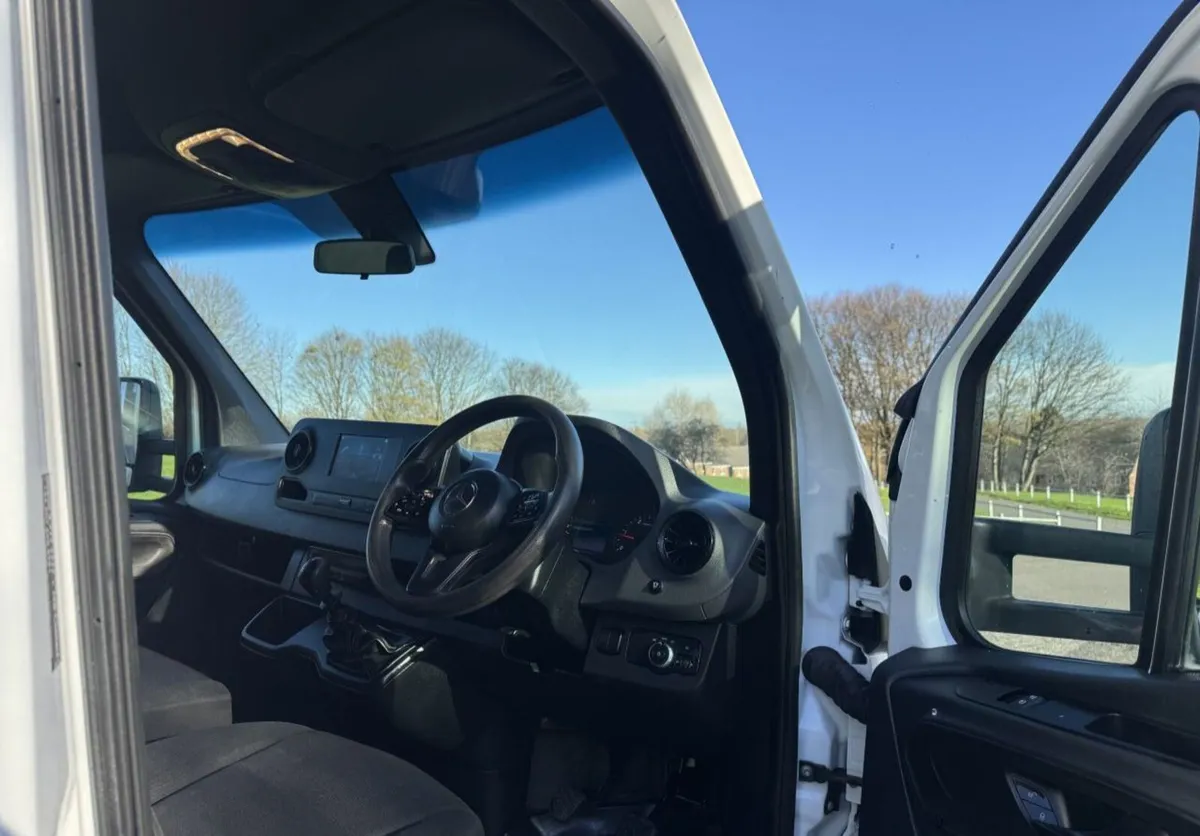 2020 Mercedes-Benz Sprinter Luton Box Van - Image 3
