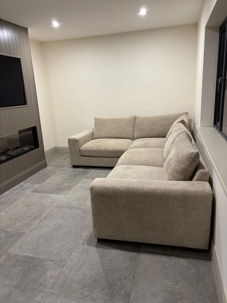Corner couch - Image 3