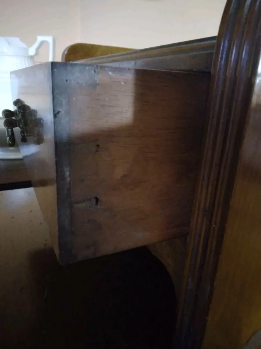 Wardrobe and Dressing Table - Image 4