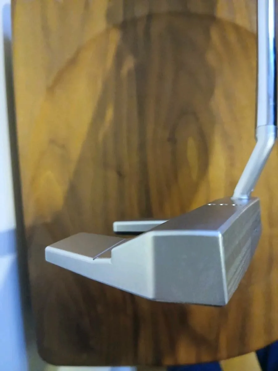 Scotty cameron phantom 5.5 putter - Image 4