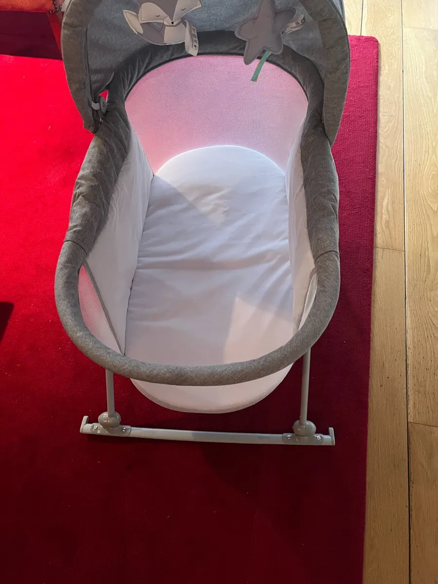 Kinderkraft travel cot - Image 4