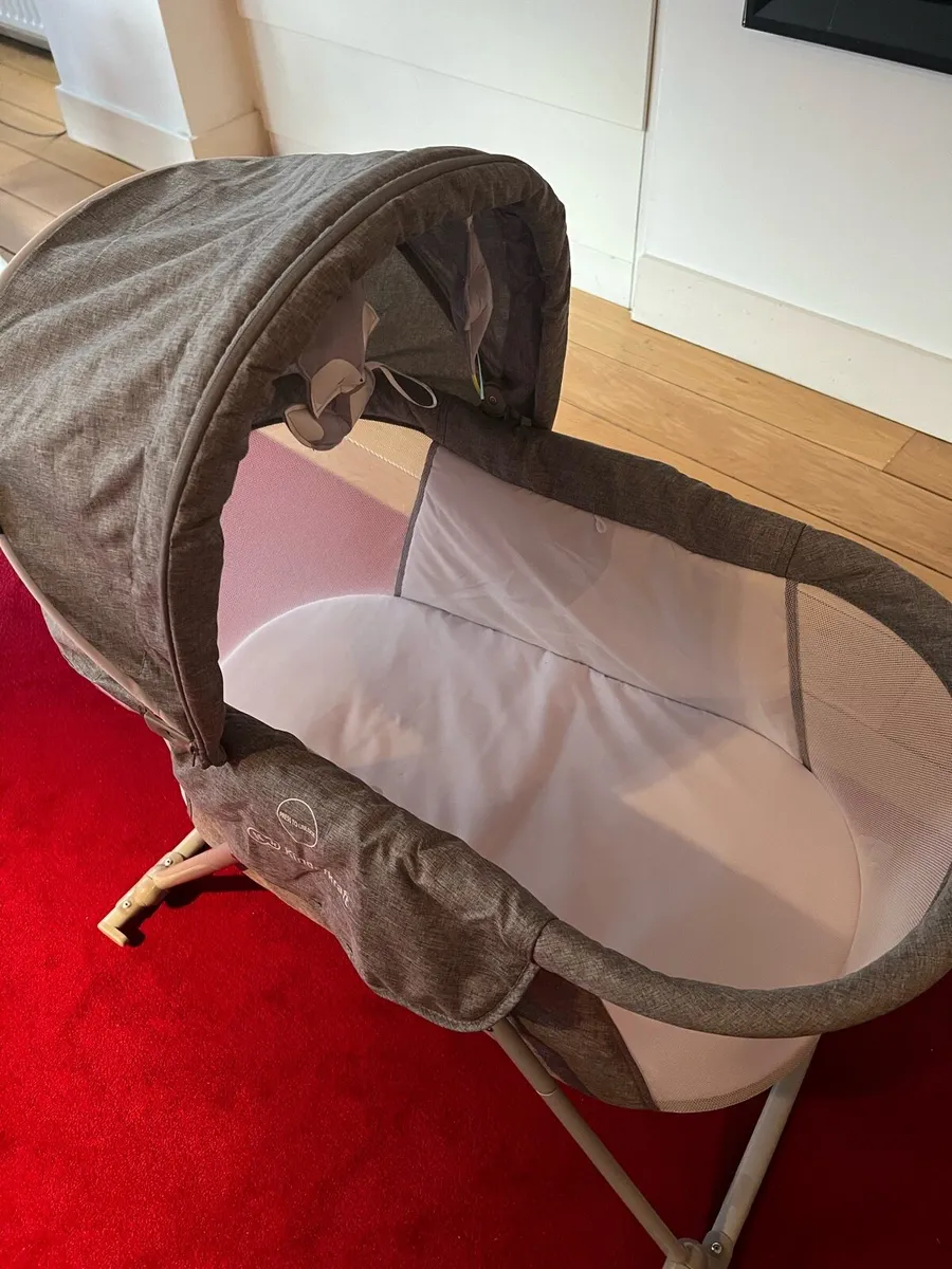 Kinderkraft travel cot - Image 1