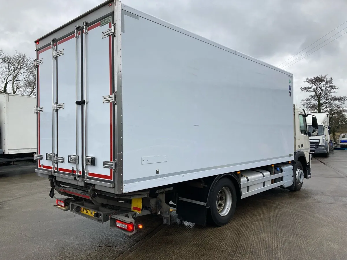 2017 Volvo Fm 21 ft fridge lorry - Image 4