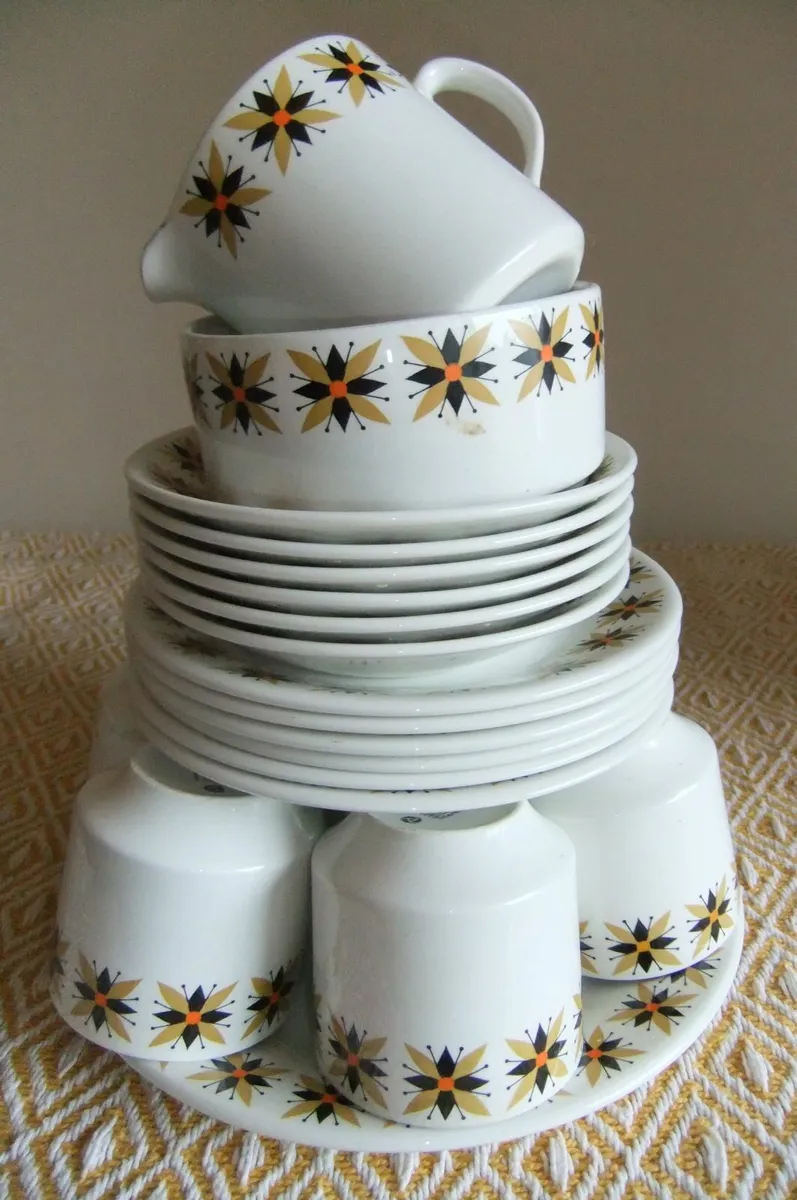 Arklow Pottery Star Dust Pattern 21 Pieces - Image 1