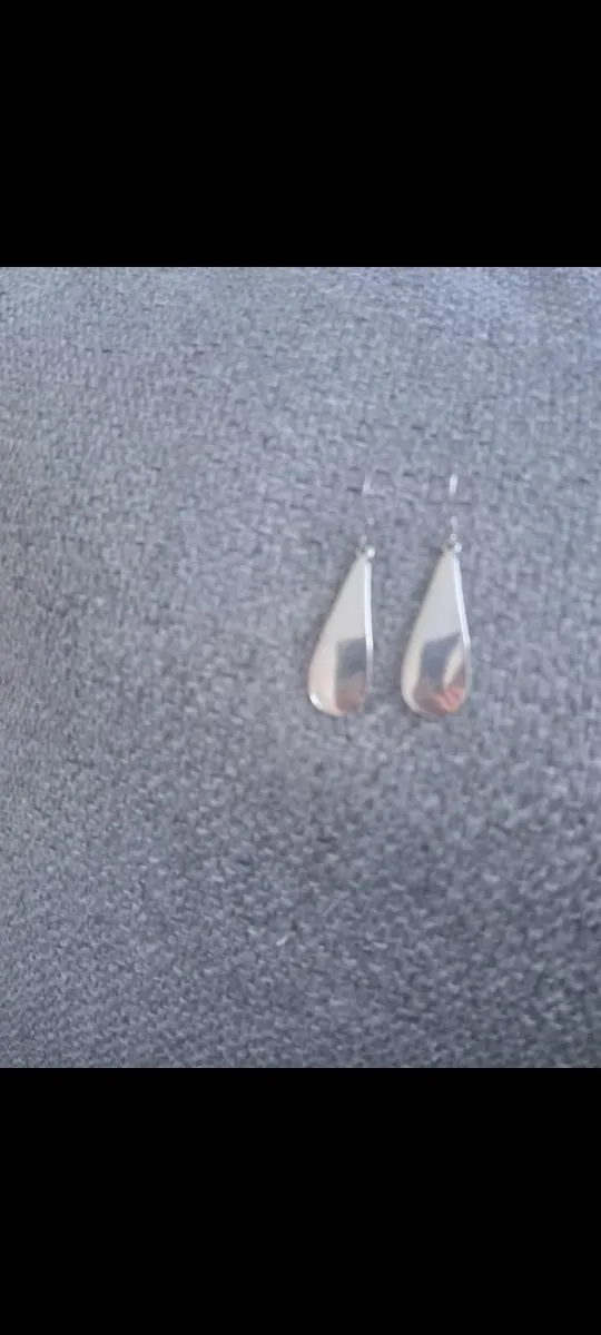 Silver hallmarked drop earrings - Image 1