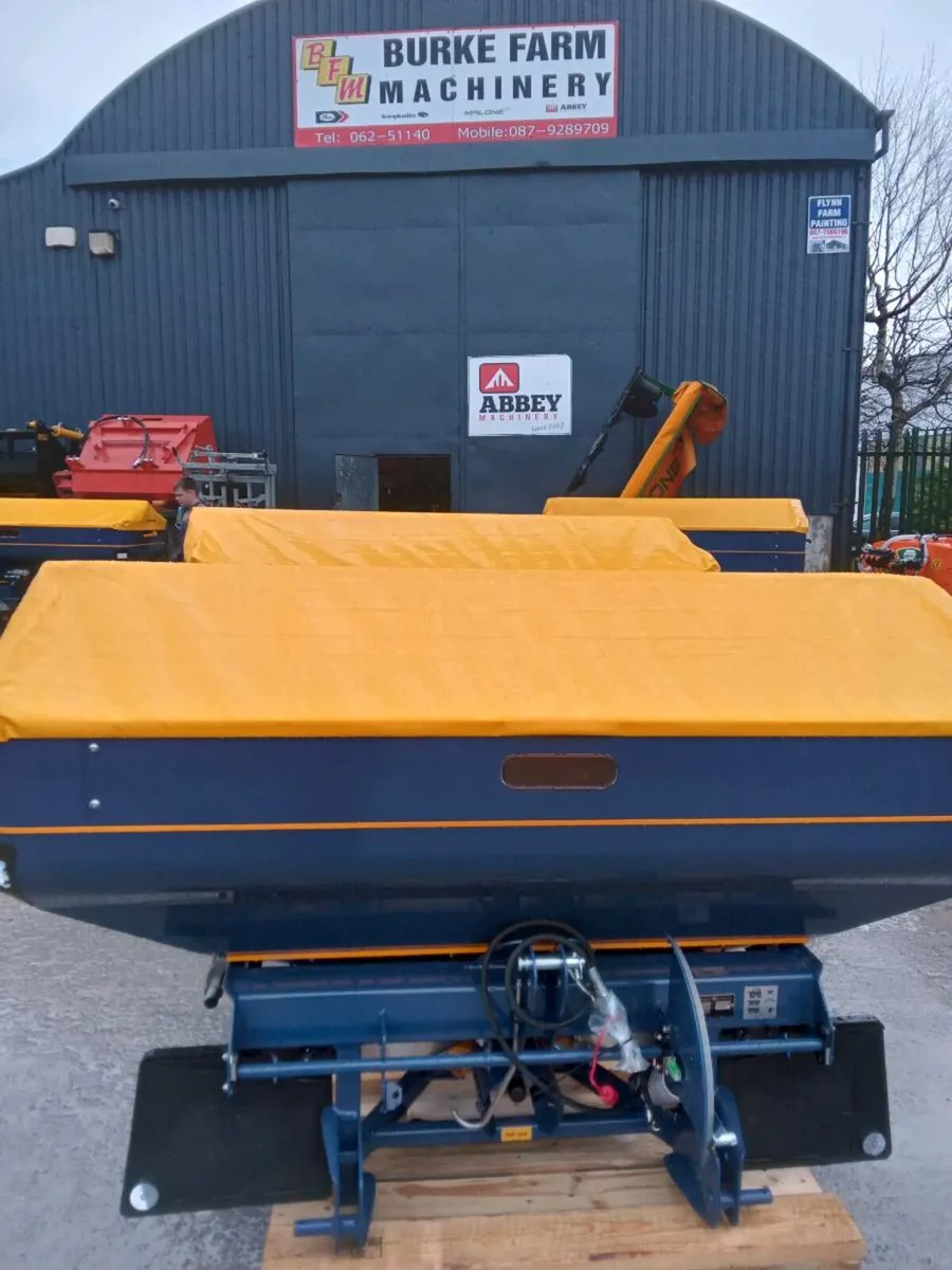Fertiliser spreader - Image 1