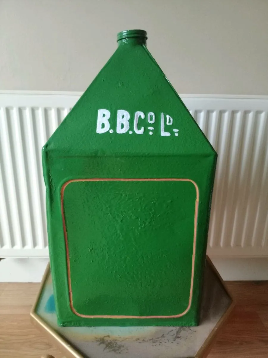 Pyramid Top oil Can - Image 1