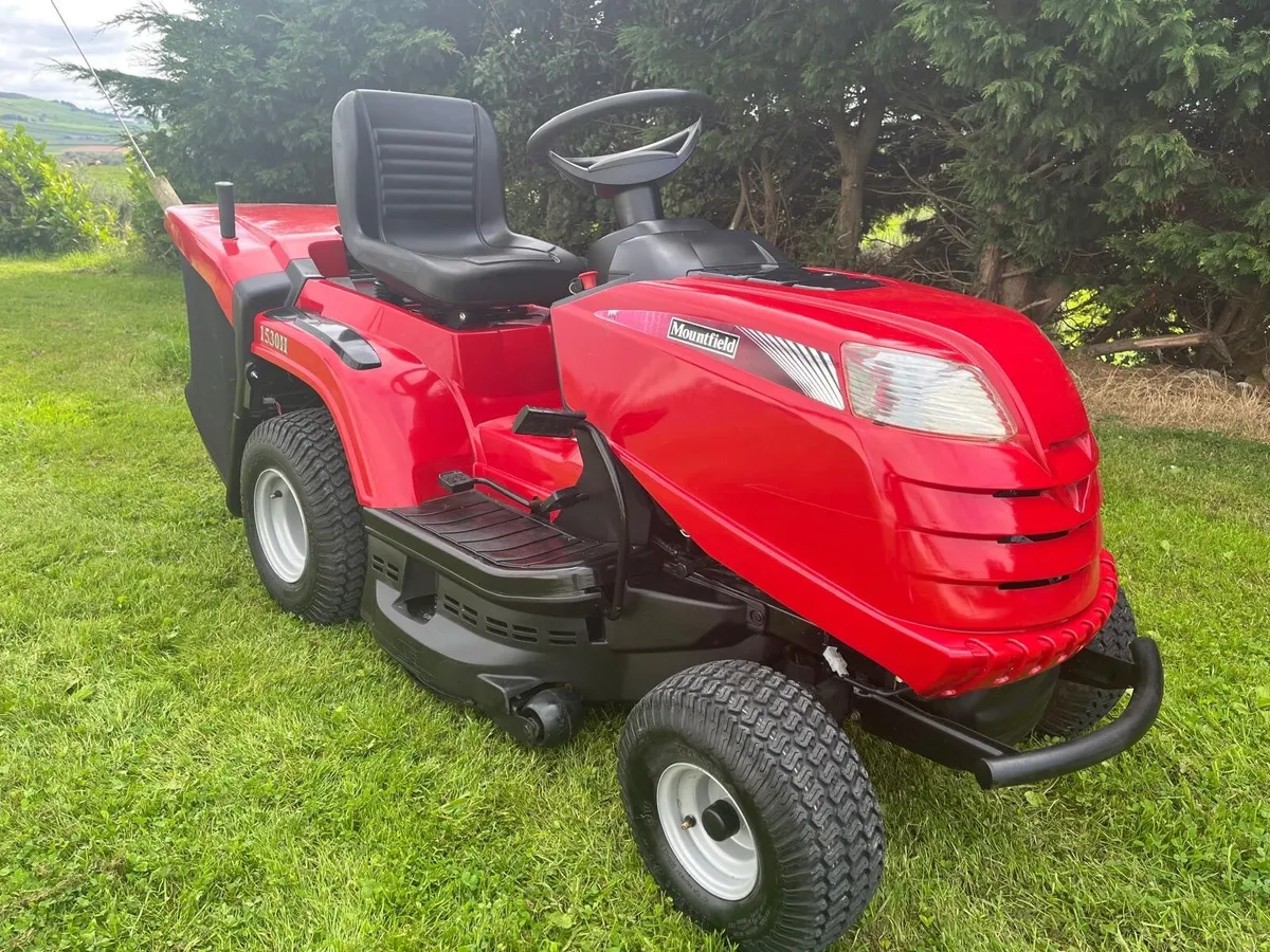 Mountfield 15 hp hydrostatic ride on lawnmower - Image 1