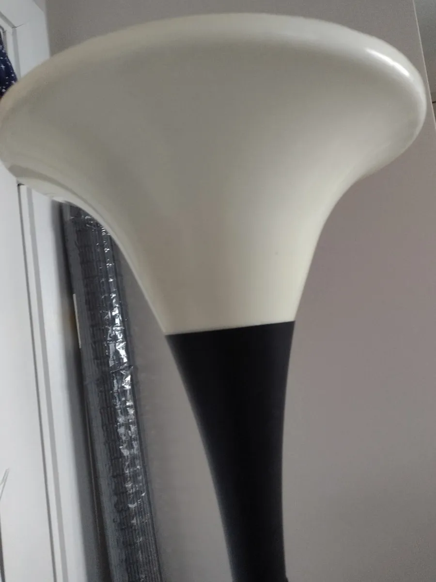 Tall heavy wrought iron floor lamp - Image 2