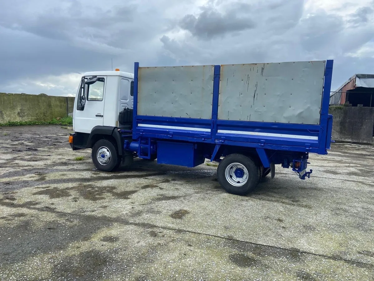 Le 150 man tipper truck - Image 1
