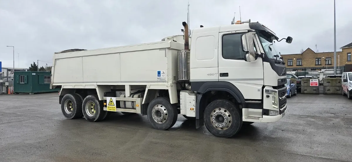 2015 Volvo FM 450 8x4 Tipper - Image 1