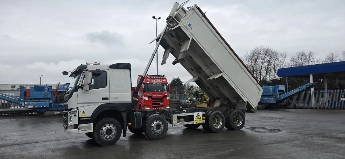 2015 Volvo FM 450 8x4 Tipper - Image 3