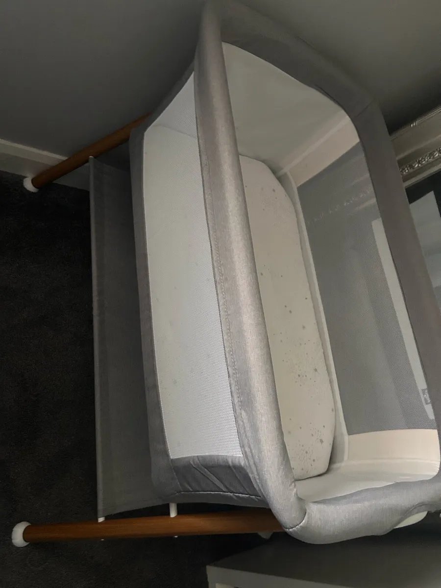 Baby next to me - Image 1