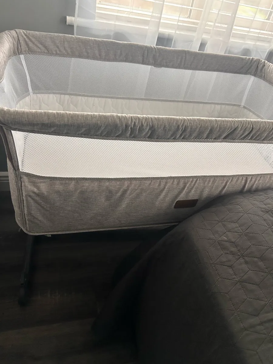 Baby next to me - Image 3