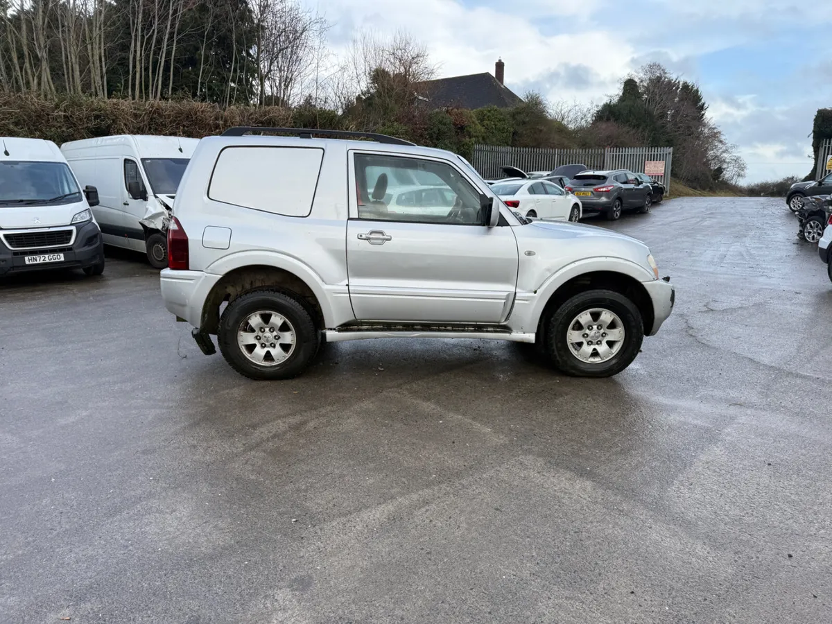 2003 Mitsubishi Pajero 2.5 SWB - Image 3