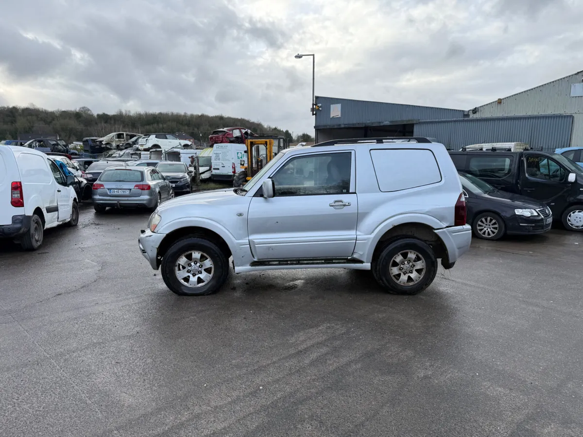 2003 Mitsubishi Pajero 2.5 SWB - Image 4