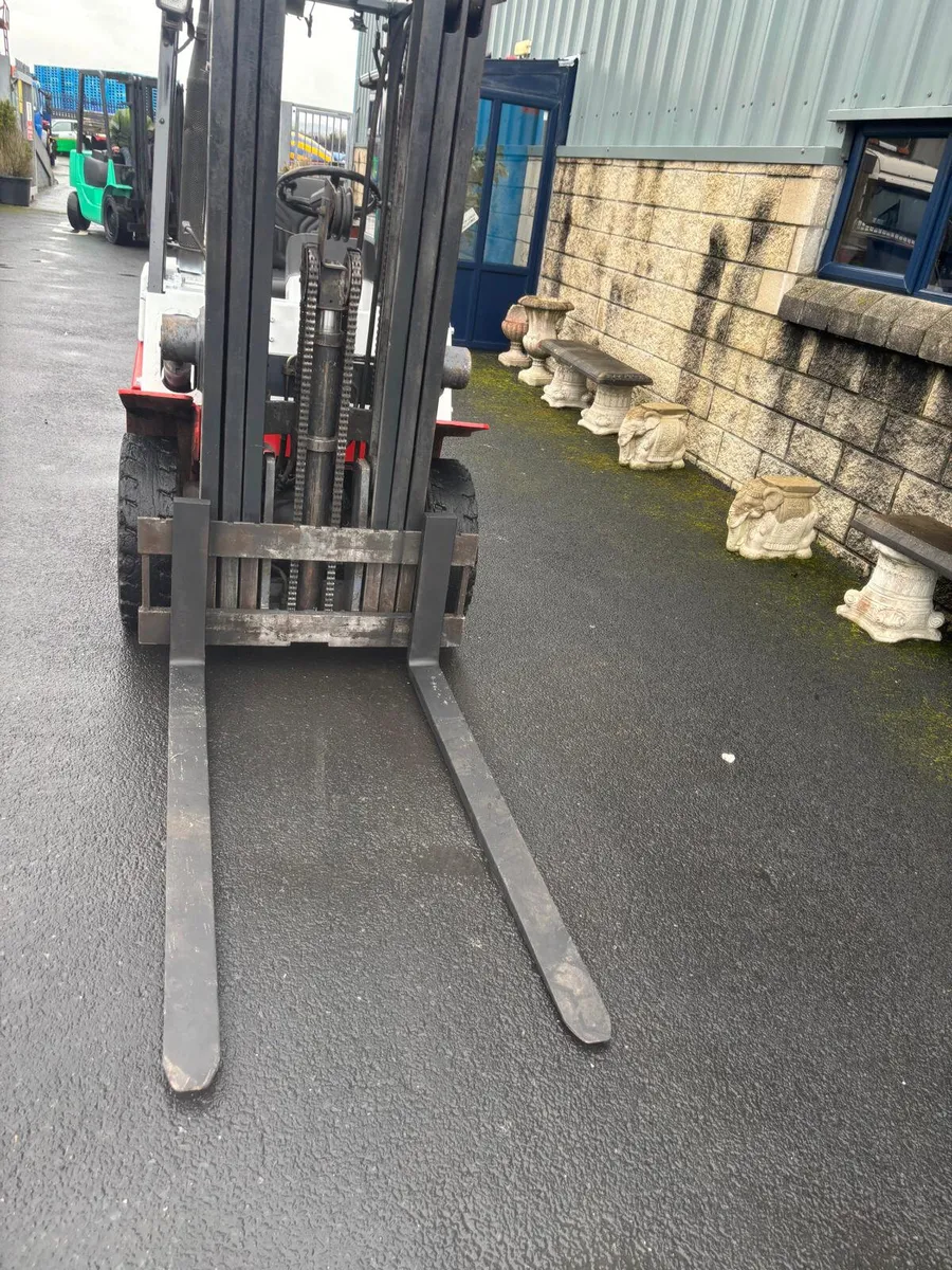 For Sale: 2.5 Ton Nissan Forklift - Image 2