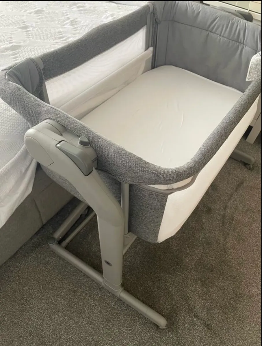 Chicco Next to Me Crib - Image 1