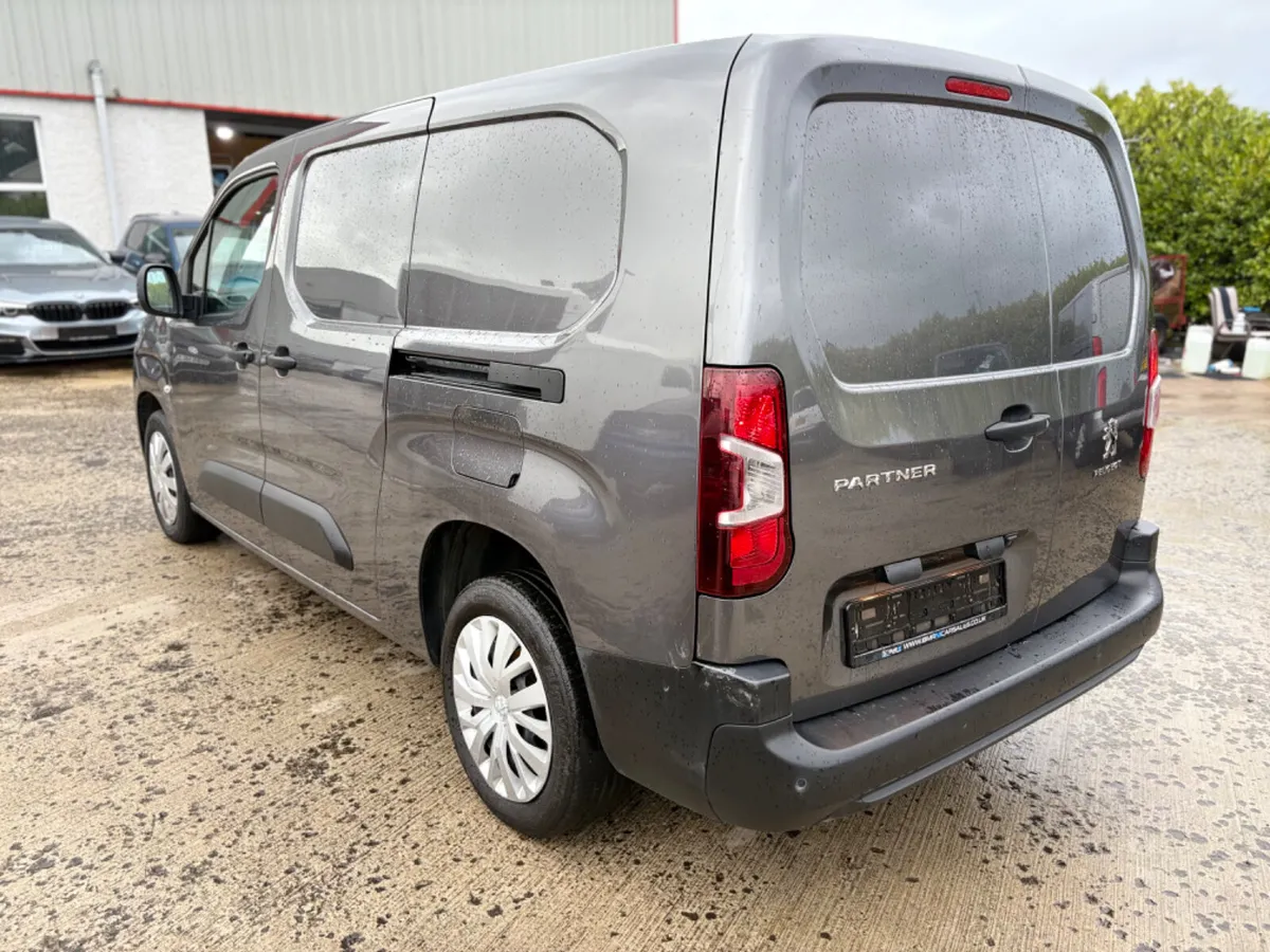 2022 PEUGEOT PARTNER CREWCAB 6 SPEED - Image 4