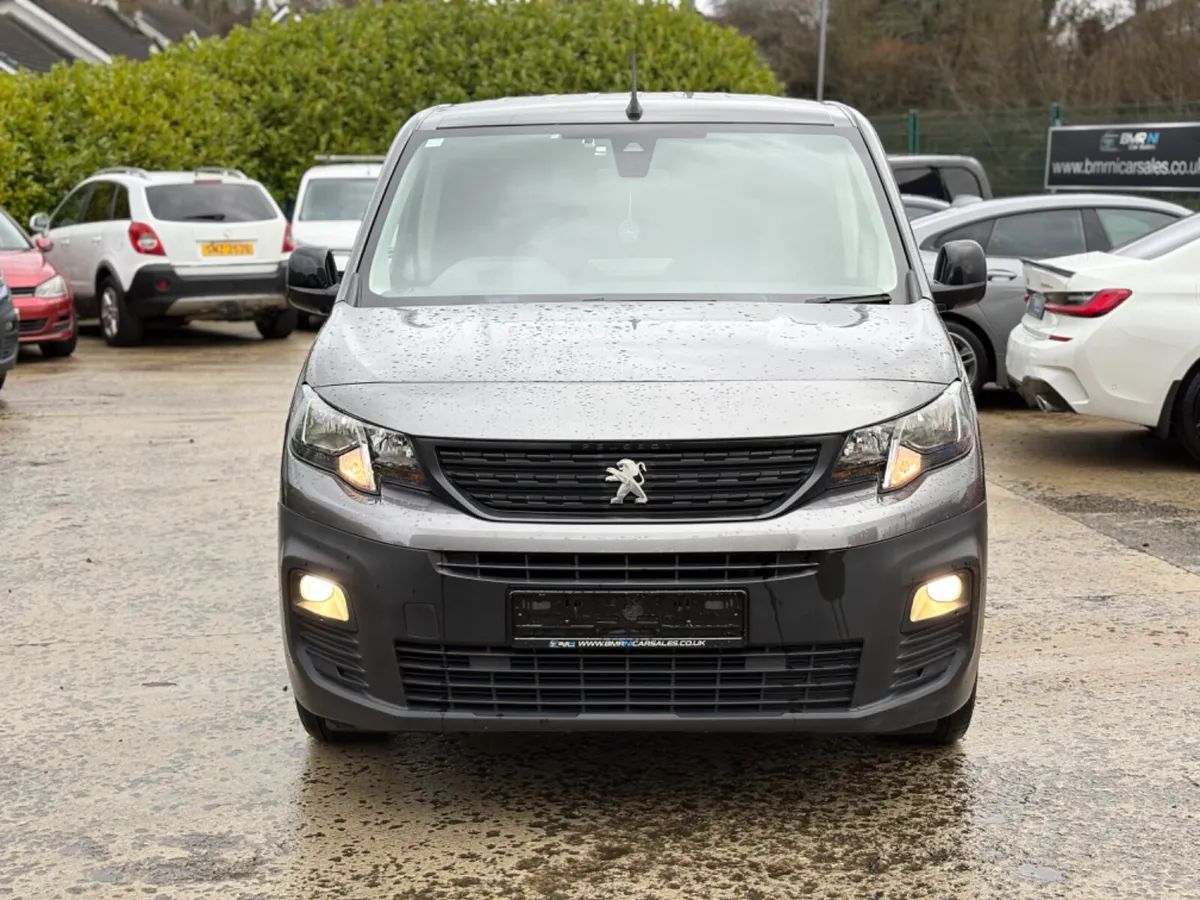 2022 PEUGEOT PARTNER CREWCAB 6 SPEED - Image 2