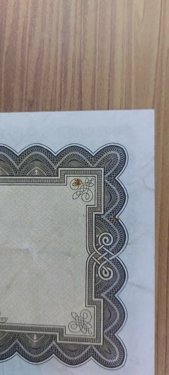 Irish 5pound Lady Lavery banknote dated 24 10 1955 - Image 4