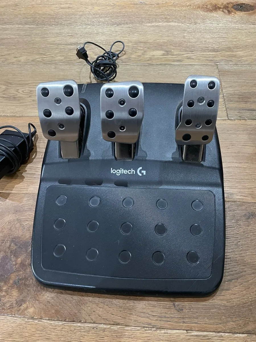 PlayStation steering wheel and pedals - Image 3