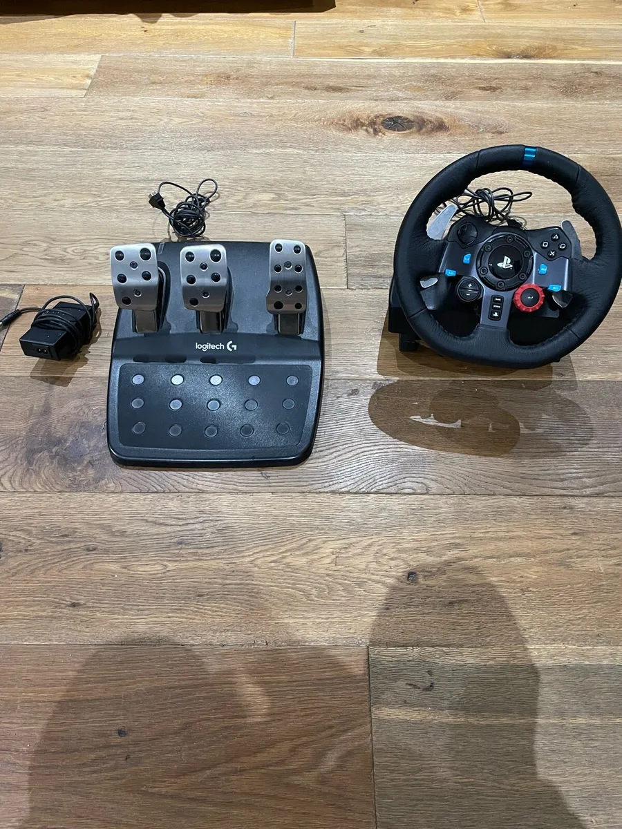 PlayStation steering wheel and pedals - Image 1