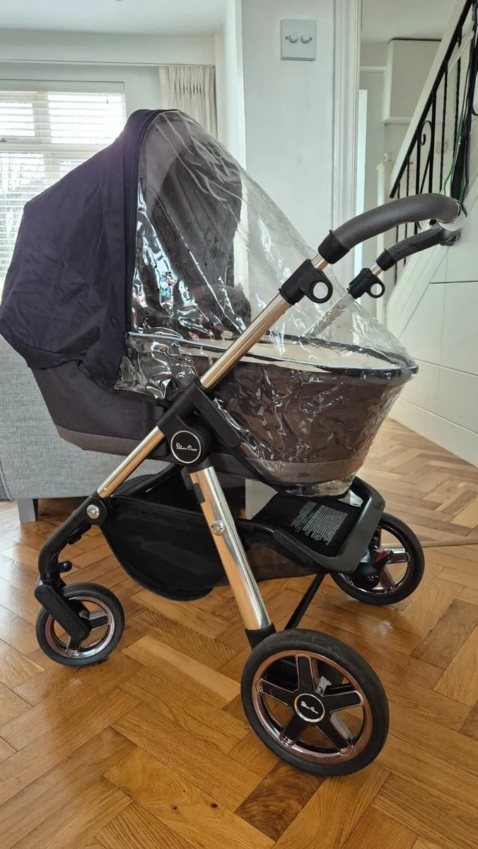 Silver Cross Pioneer Pram - Image 1