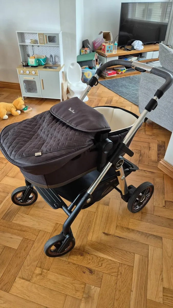Silver Cross Pioneer Pram - Image 3
