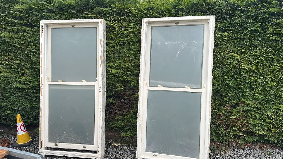 Wooden double-hung sash window - Image 4