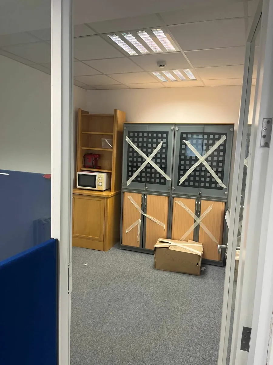 Office furniture - Image 2