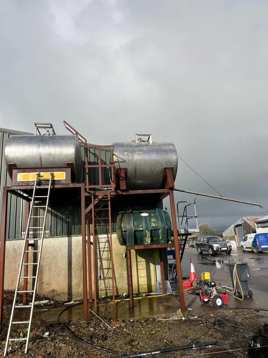 Stainlees steel tanks - Image 1
