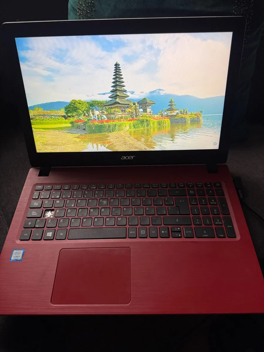 Red acer i3 laptop - Image 1