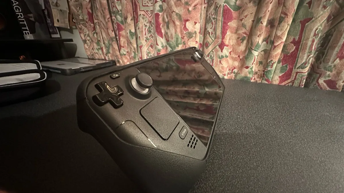 Steam Deck LCD 256GB, cases, protector, charger - Image 3