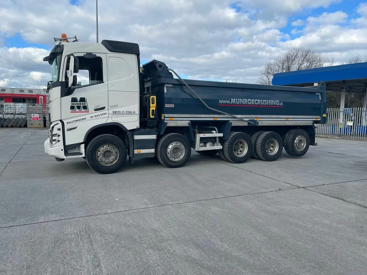 Volvo FH500 10x4 Tipper truck - Image 3
