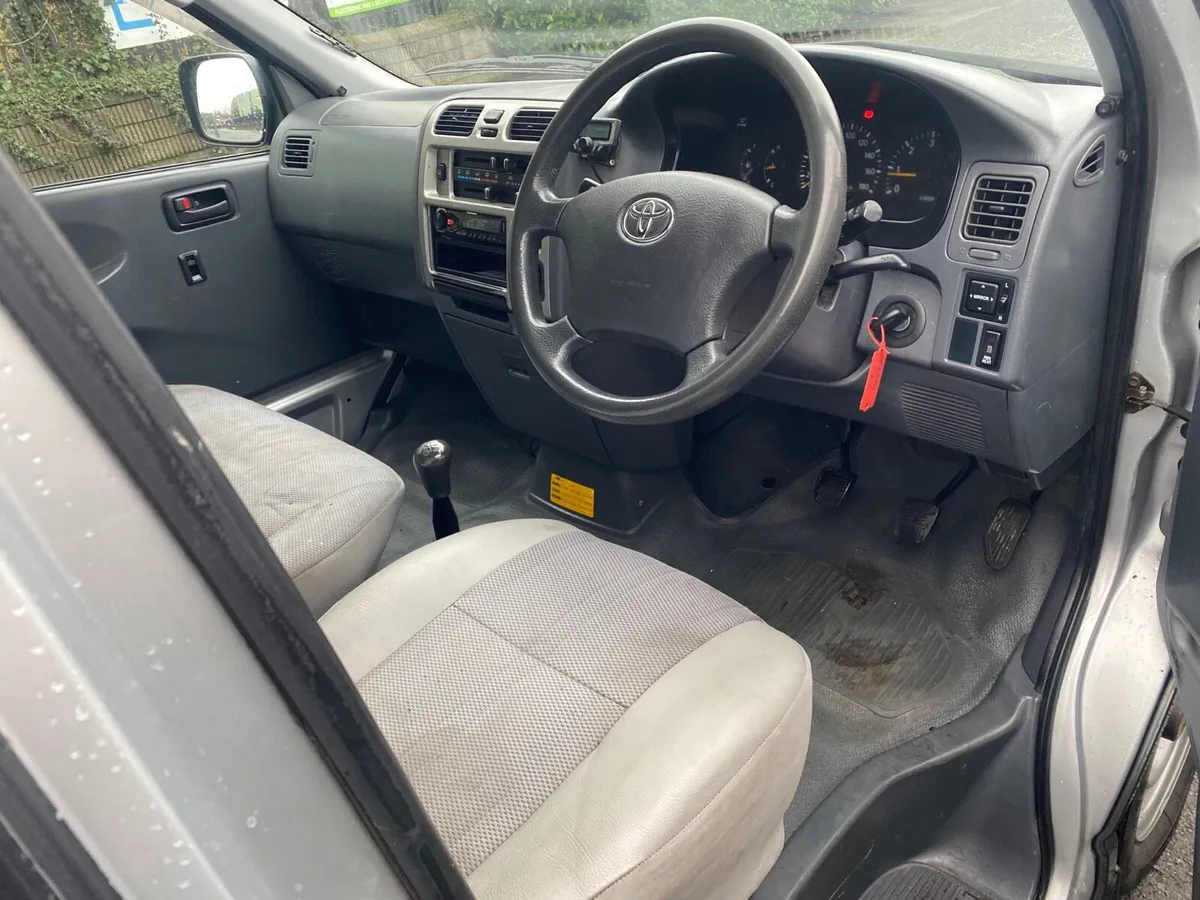 Toyota Hiace LWB 2.5L D-4D - Image 3