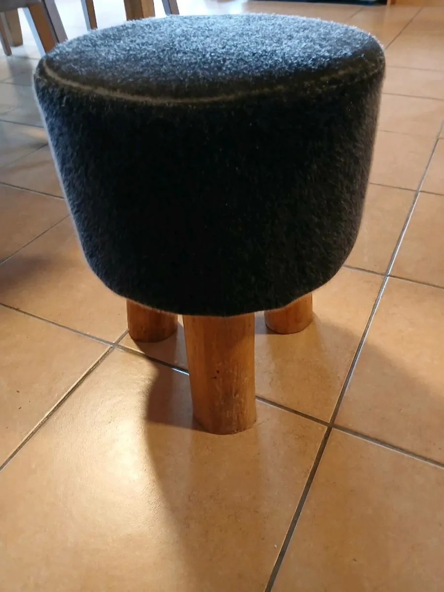 3 leg stool - Image 1