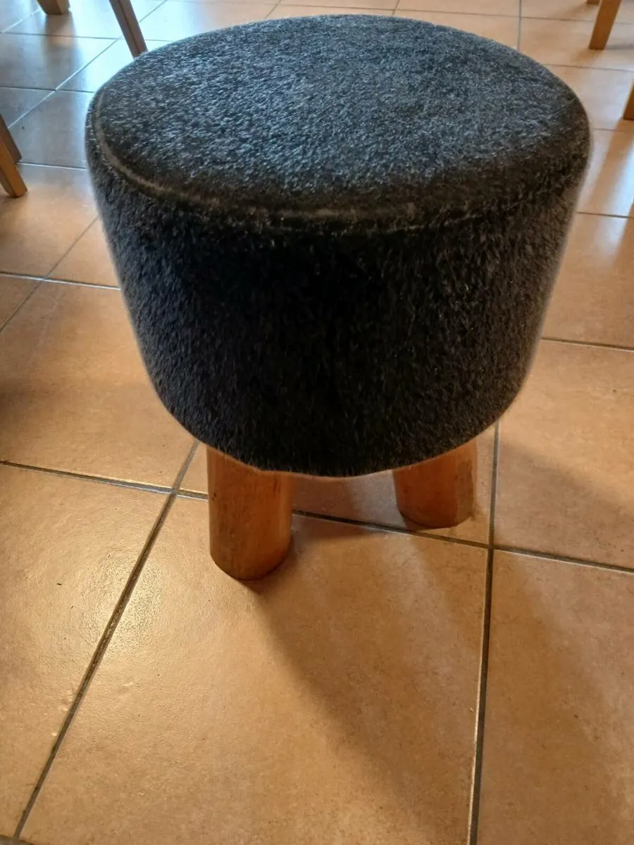3 leg stool - Image 3