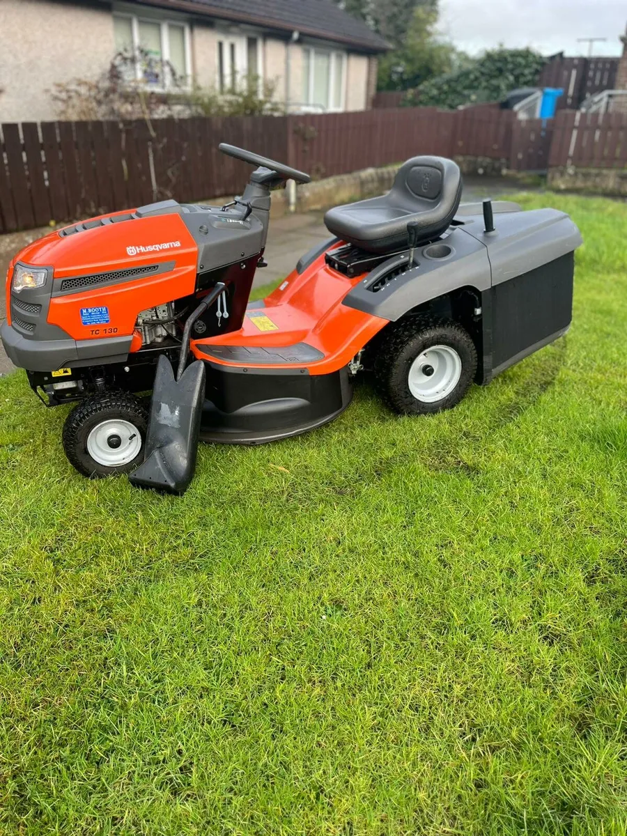 Husquvarna petrol ride on lawnmower - Image 4